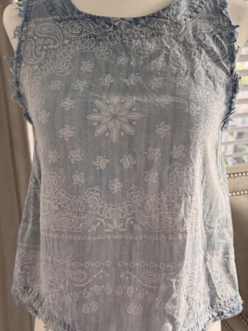 Bandana paisley with raw fringe edge